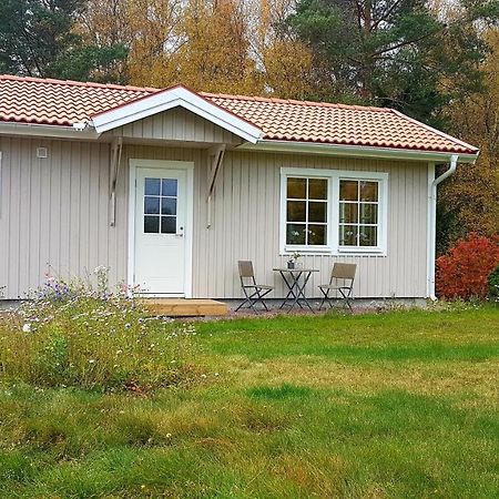 Nybyggd Stuga Intill Skogsbrynet - New Built Cottage Next To The Cowberry Forest ムーラ エクステリア 写真