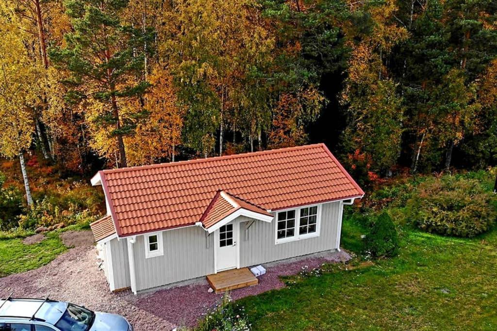 Nybyggd Stuga Intill Skogsbrynet - New Built Cottage Next To The Cowberry Forest ムーラ エクステリア 写真