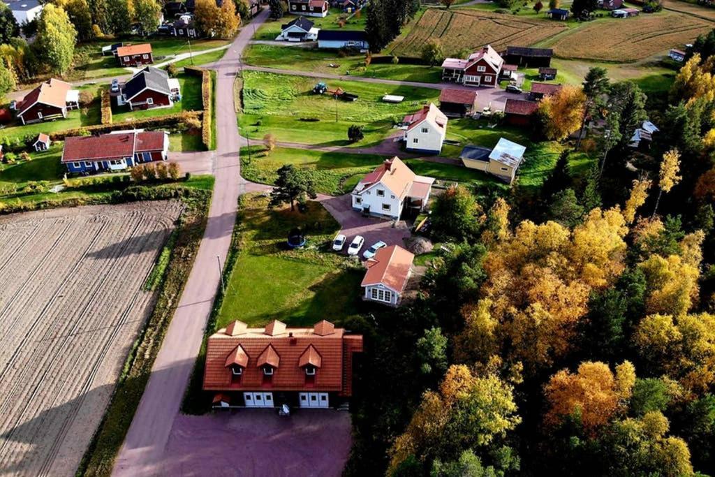 Nybyggd Stuga Intill Skogsbrynet - New Built Cottage Next To The Cowberry Forest ムーラ エクステリア 写真