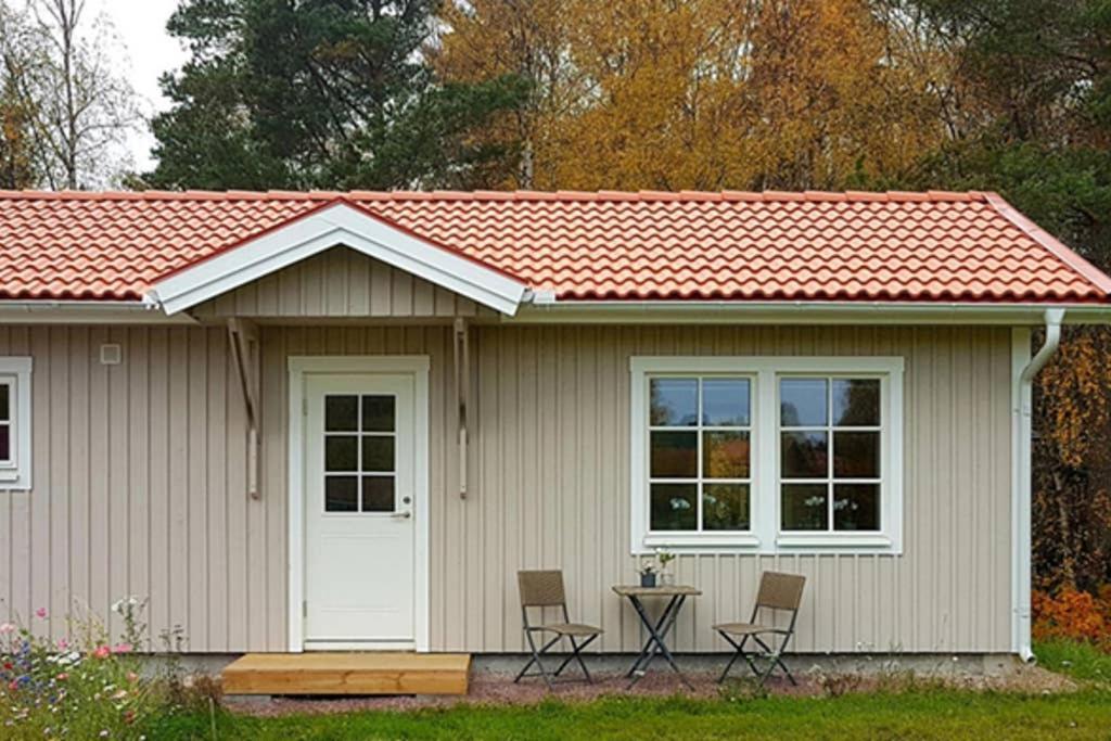 Nybyggd Stuga Intill Skogsbrynet - New Built Cottage Next To The Cowberry Forest ムーラ エクステリア 写真