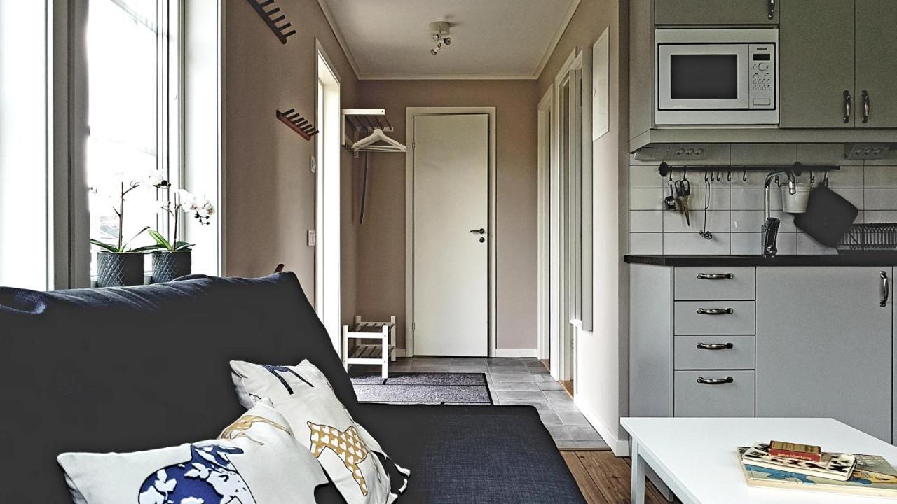 Nybyggd Stuga Intill Skogsbrynet - New Built Cottage Next To The Cowberry Forest ムーラ エクステリア 写真