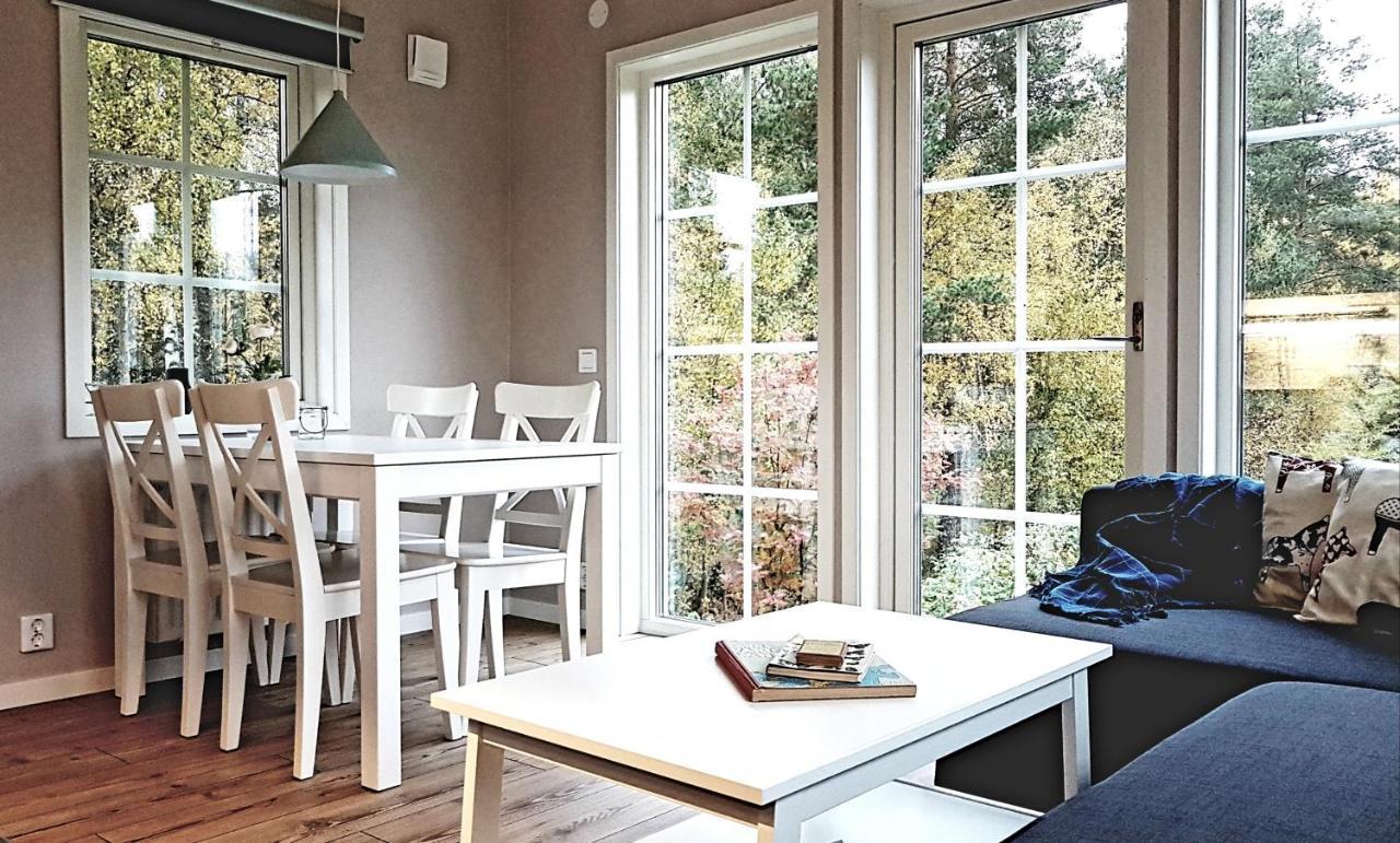 Nybyggd Stuga Intill Skogsbrynet - New Built Cottage Next To The Cowberry Forest ムーラ エクステリア 写真