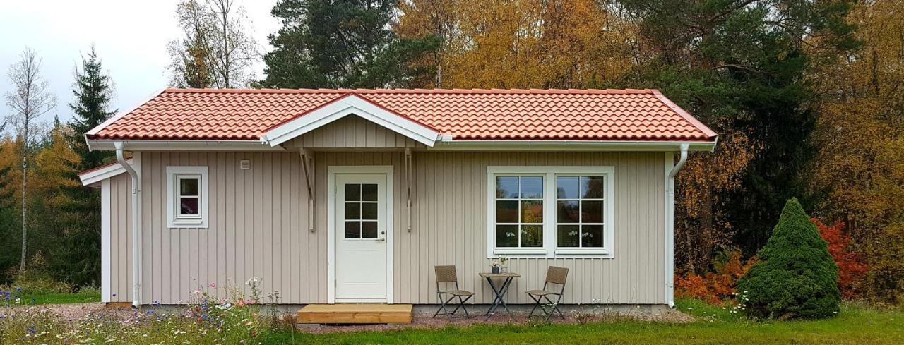 Nybyggd Stuga Intill Skogsbrynet - New Built Cottage Next To The Cowberry Forest ムーラ エクステリア 写真